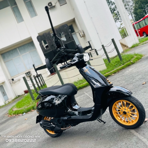 Vespa sprint sơn đen bóng