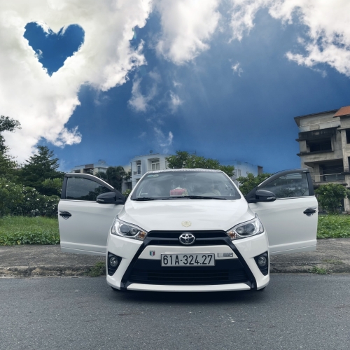 Toyota Yaris sơn áo  trắng , mâm đen bóng